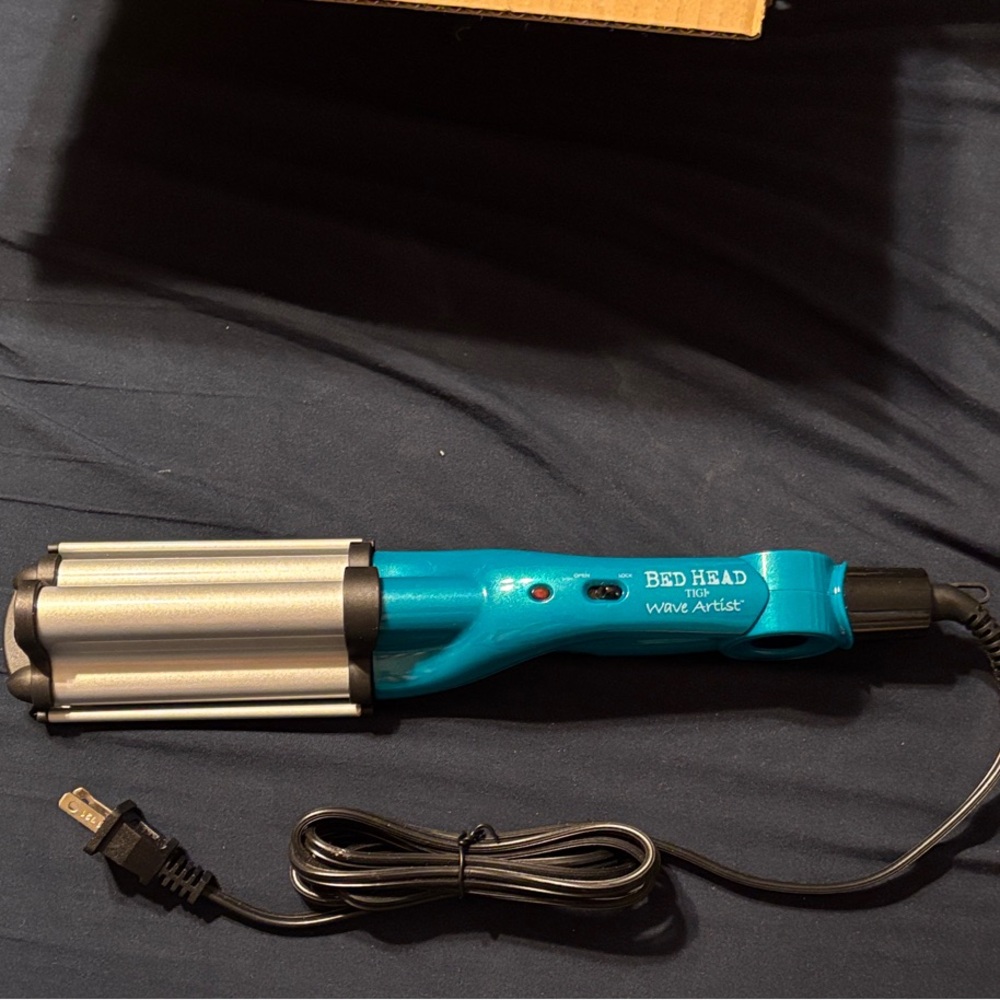 BedHead Teal and Black Wave Artist